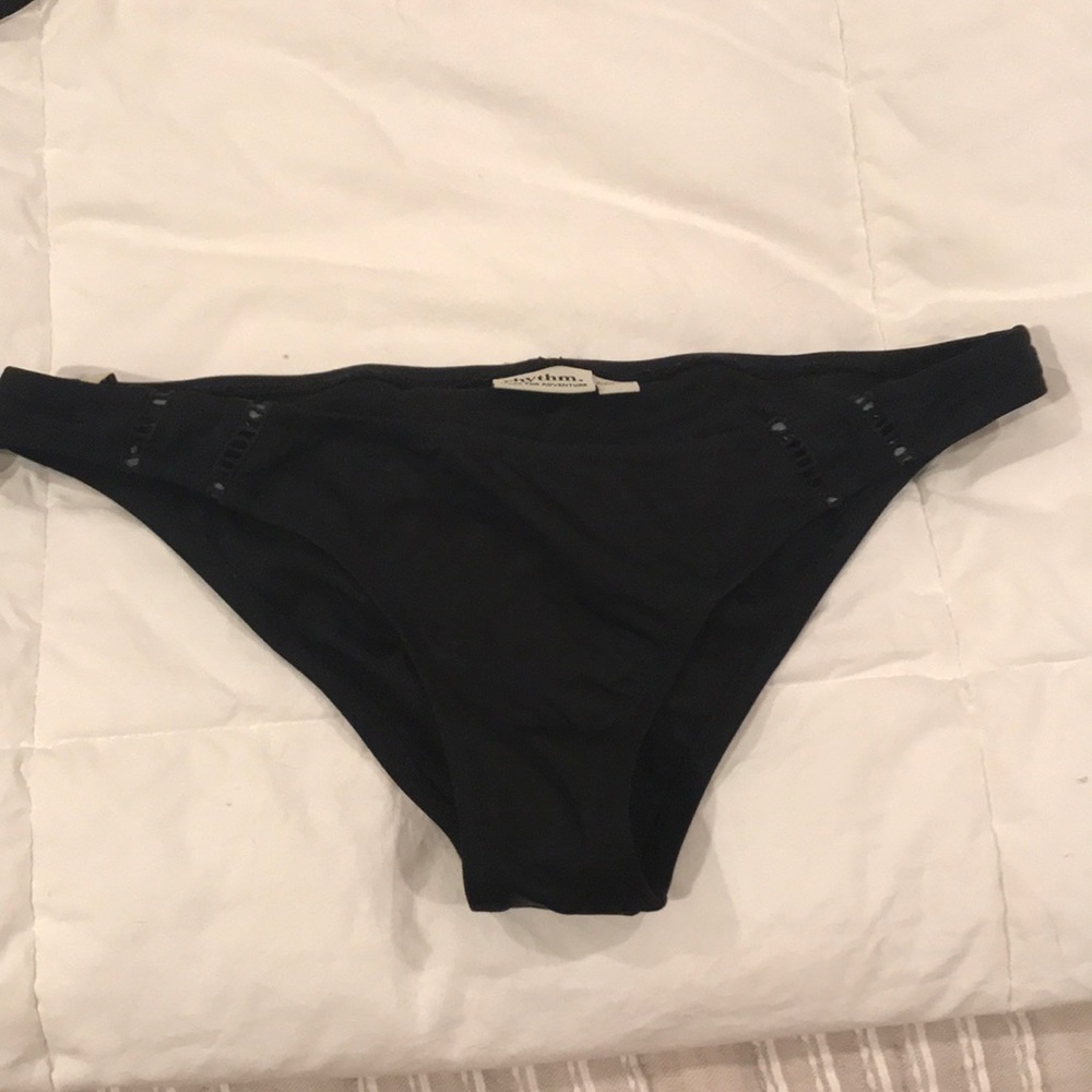 Rhythm bikini bottom. Size Small